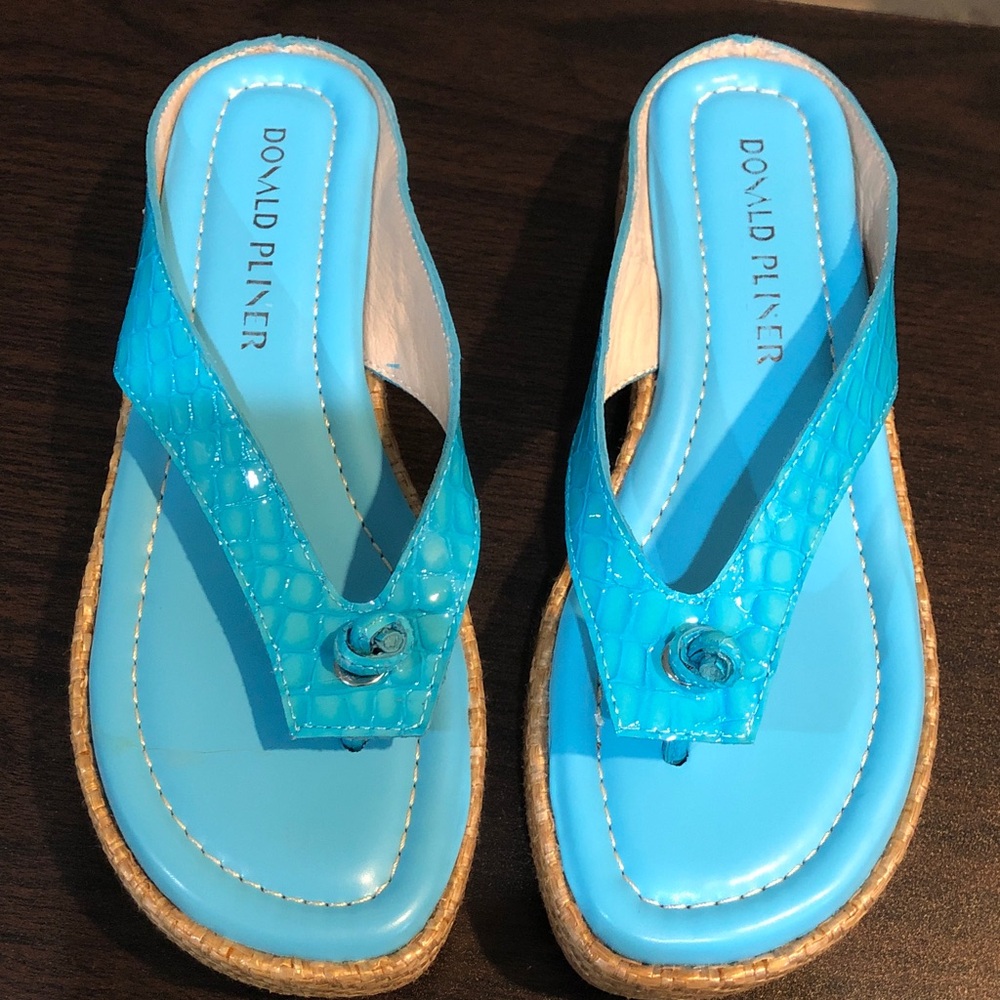 Donald Pliner Seena Turquoise Patent Thong platform Sandals NEW NO BOX SIZE 6.5M